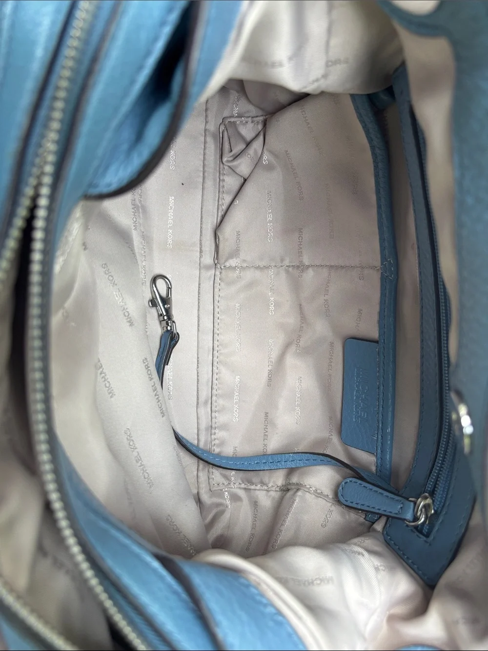 Michael Kors Blue Pebbled Leather Bag Beautiful 🤩 Dustbag included.
